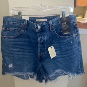 NEW Levi’s Ribcage Denim Shorts